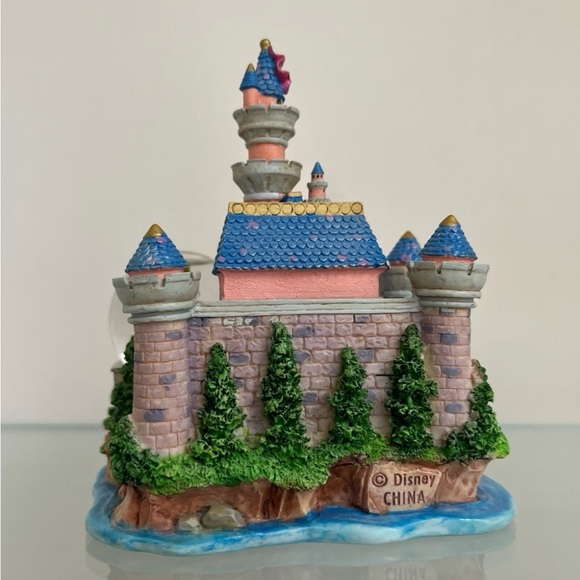 Disney Castle Small SnowGlobe - Picture 5 of 6